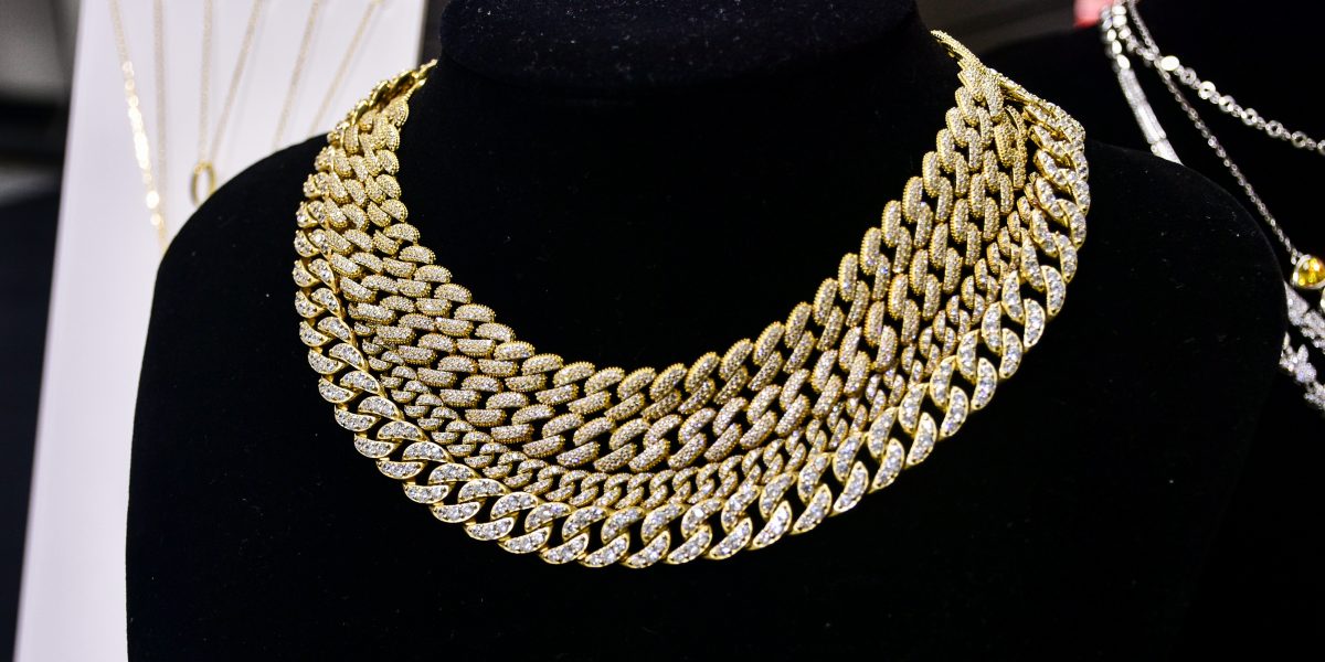 Understanding the Factors Behind Color Changes in Gold Jewelry